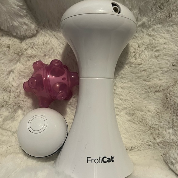 Cat stand laser, rechargable mechanical ball and cat treat ball - Picture 1 of 2